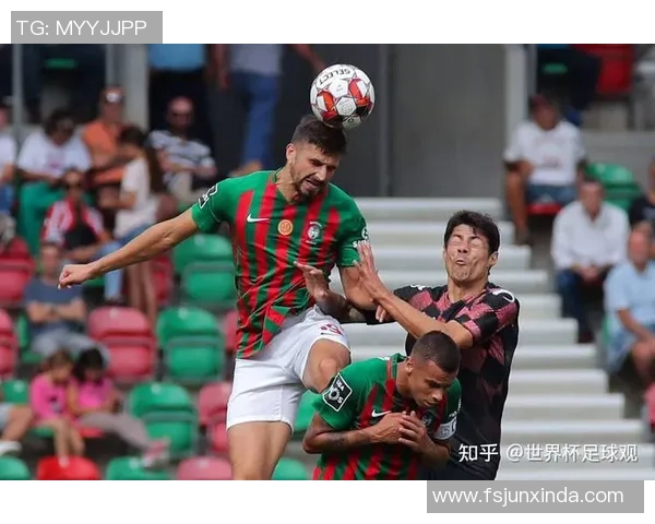 足球明星吐槽视频大揭秘看他们如何幽默吐槽赛场趣事与队友互动