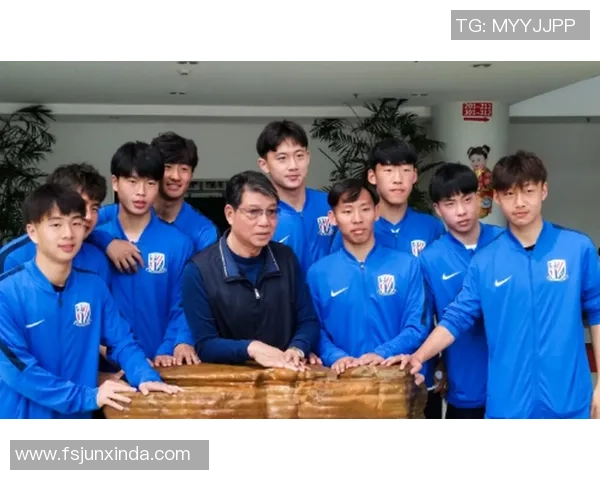 上海足球队实力之争引发热议球迷观点各异谁能说服谁 上海足球队实力之争引发热议球迷观点各异谁能说服谁