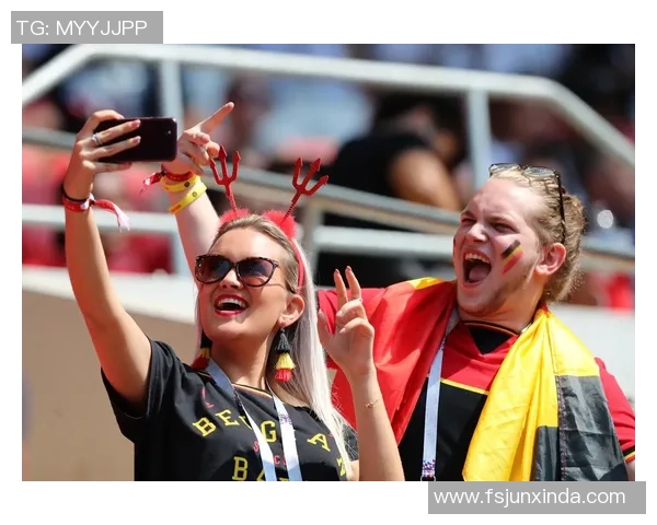 球迷热情迎接足球明星归来共同见证荣耀时刻的欢庆盛宴