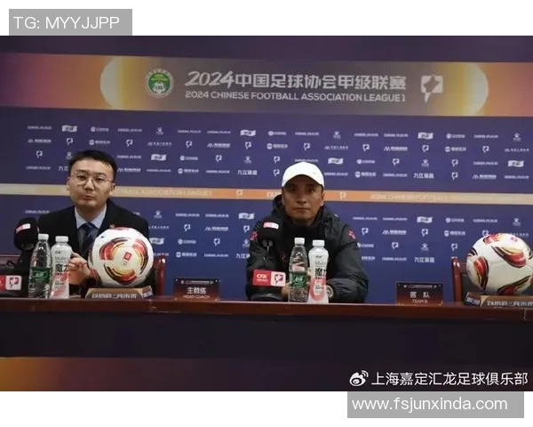 足球明星李鑫的个人简介与精彩瞬间照片展示 足球明星李鑫的个人简介与精彩瞬间照片展示